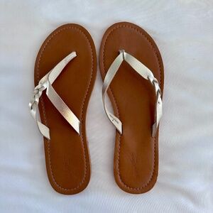 Metallic Universal Thread Flip Flops